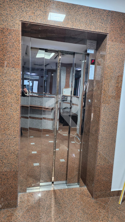 Spațiu premium birouri sau clinică, 2 corpuri, 12 parcări, lift, terasă - 7500 E