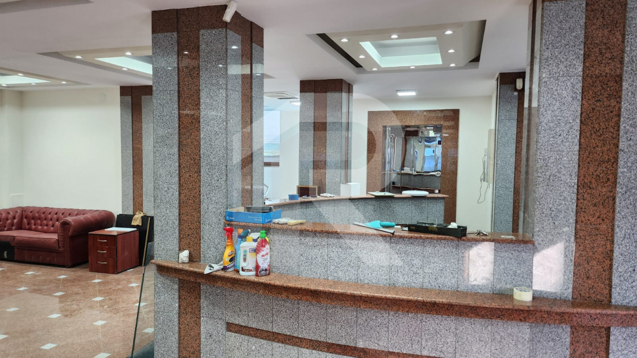 Spațiu premium birouri sau clinică, 2 corpuri, 12 parcări, lift, terasă - 7500 E