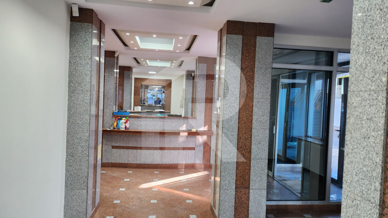 Spațiu premium birouri sau clinică, 2 corpuri, 12 parcări, lift, terasă - 7500 E