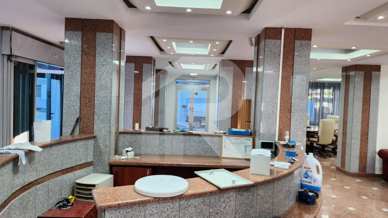 Spațiu premium birouri sau clinică, 2 corpuri, 12 parcări, lift, terasă - 7500 E