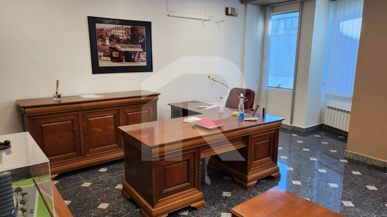 Spațiu premium birouri sau clinică, 2 corpuri, 12 parcări, lift, terasă - 7500 E