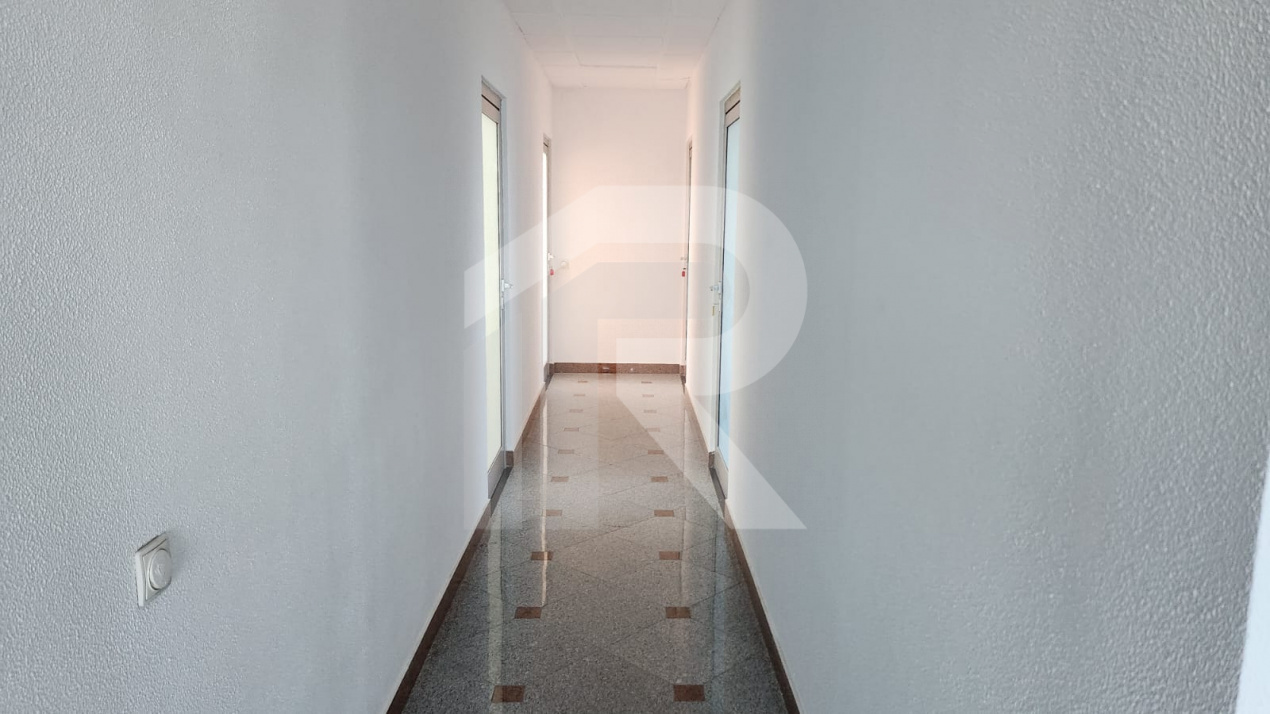 Spațiu premium birouri sau clinică, 2 corpuri, 12 parcări, lift, terasă - 7500 E