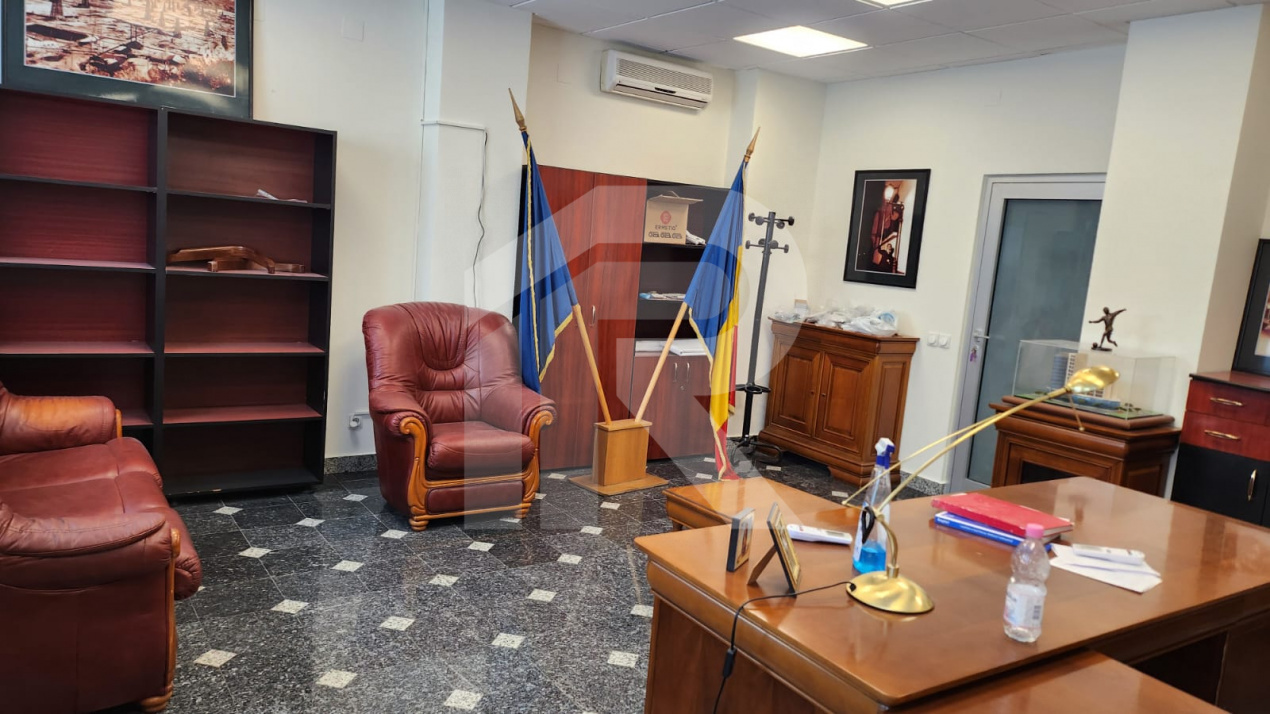 Spațiu premium birouri sau clinică, 2 corpuri, 12 parcări, lift, terasă - 7500 E