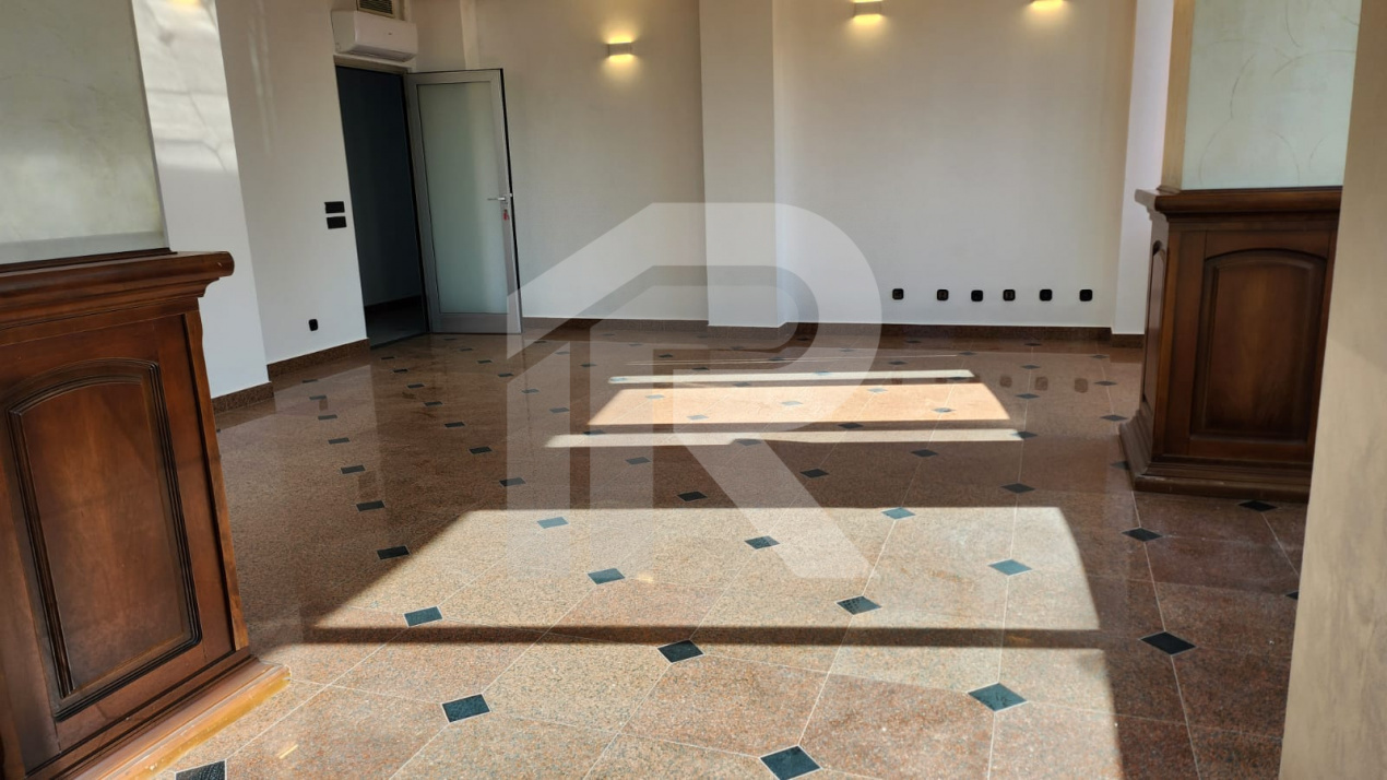 Spațiu premium birouri sau clinică, 2 corpuri, 12 parcări, lift, terasă - 7500 E