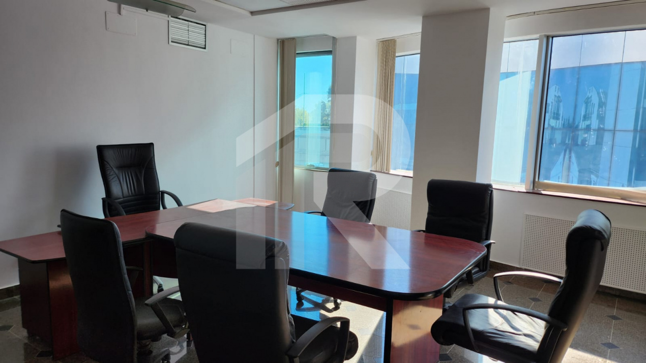 Spațiu premium birouri sau clinică, 2 corpuri, 12 parcări, lift, terasă - 7500 E