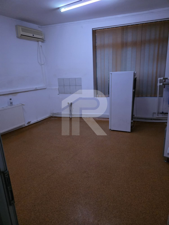 Casa spatioasa 9 camere /320 m utili/singur curte / Scoala Iancului- 444000 Euro