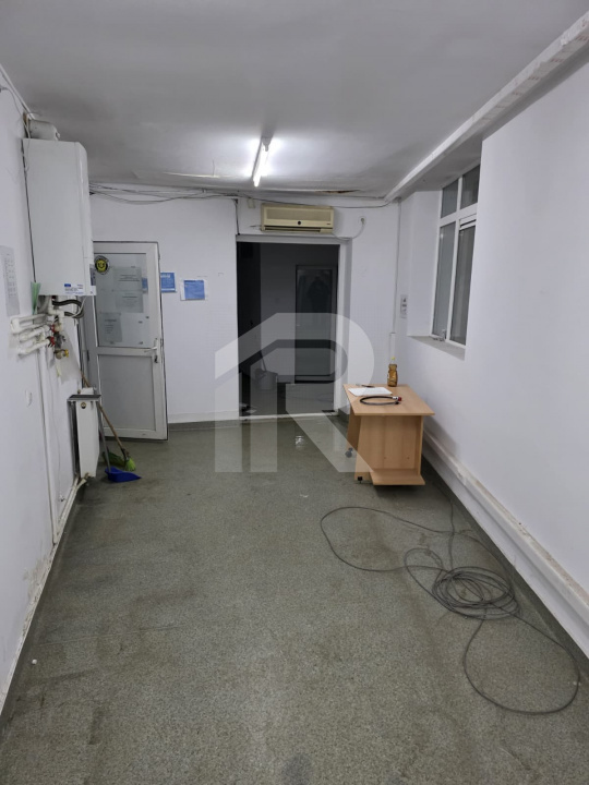 Casa spatioasa 9 camere /320 m utili/singur curte / Scoala Iancului- 444000 Euro