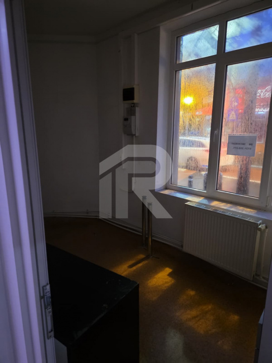 Casa spatioasa 9 camere /320 m utili/singur curte / Scoala Iancului- 444000 Euro