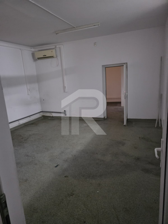 Casa spatioasa 9 camere /320 m utili/singur curte / Scoala Iancului- 444000 Euro