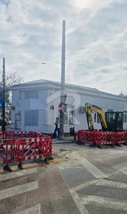 Casa spatioasa 9 camere /320 m utili/singur curte / Scoala Iancului- 444000 Euro