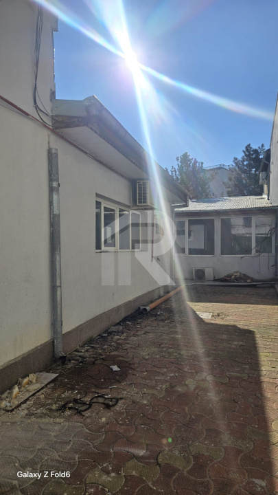 Casa spatioasa 9 camere /320 m utili/singur curte / Scoala Iancului- 444000 Euro