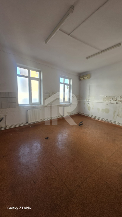 Casa spatioasa 9 camere /320 m utili/singur curte / Scoala Iancului- 444000 Euro