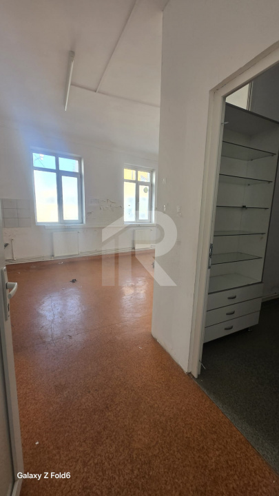 Casa spatioasa 9 camere /320 m utili/singur curte / Scoala Iancului- 444000 Euro