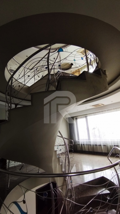 Vila Cernica langa lac - 449000 Euro negociabil