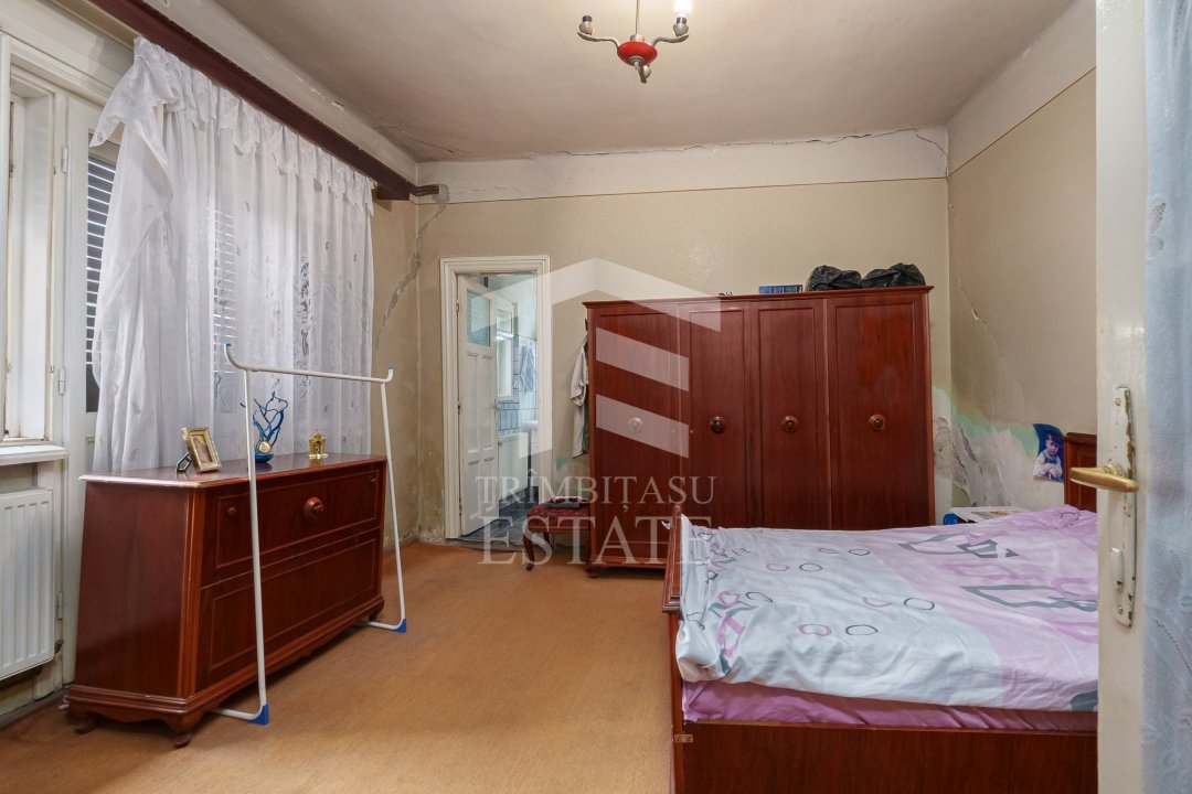 Ferdinand spate Liceul Hasdeu casa interbelica singur curte