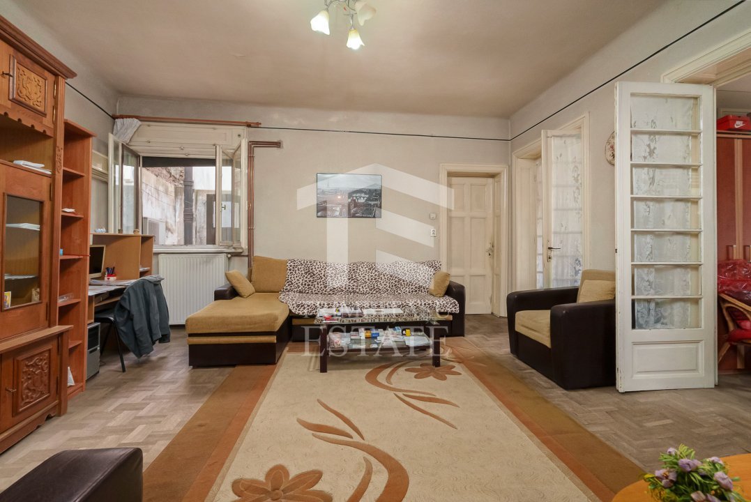 Ferdinand spate Liceul Hasdeu casa interbelica singur curte