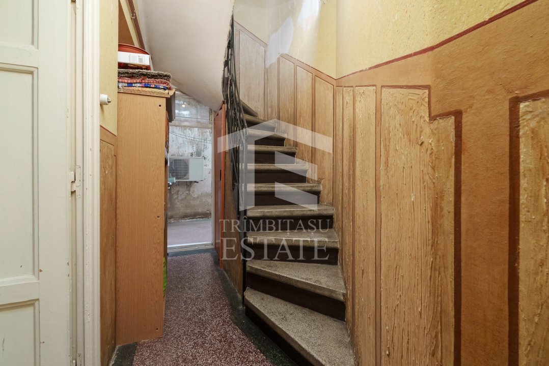 Ferdinand spate Liceul Hasdeu casa interbelica singur curte