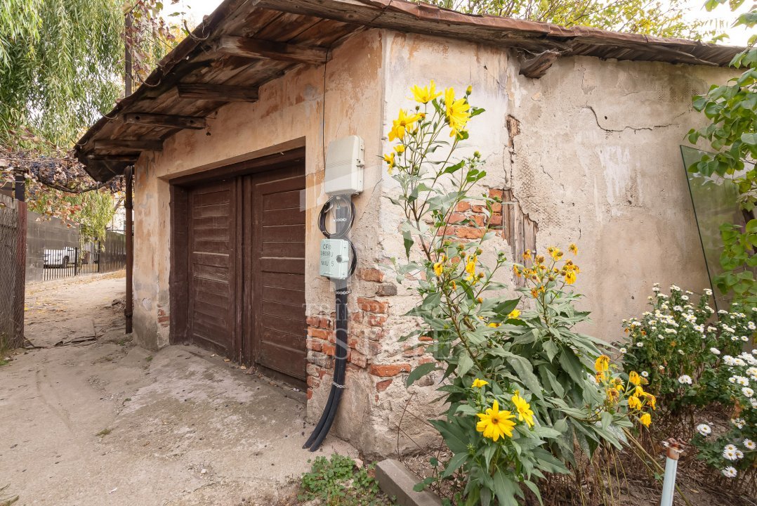 Ferdinand spate Liceul Hasdeu casa interbelica singur curte